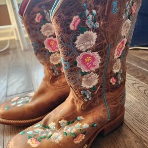 Embroidered Floral Tan Heeled Boots